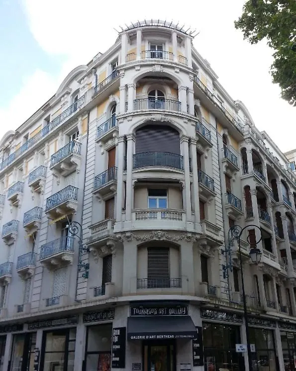 Magnifique Appartement - Hotel Du Parc - Vichy Apartment